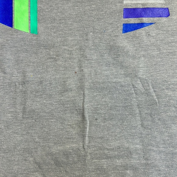 UNDER ARMOUR | GIRL'S LOOSE HEAT GEAR TEE - Picture 4 of 9